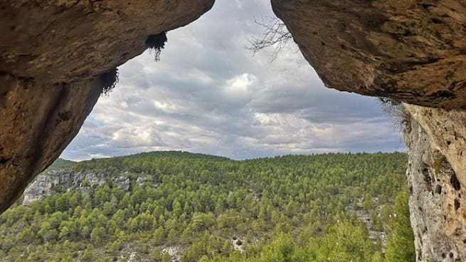 En busca de la cueva Enkalafeli y del mirador de Peñarrubia en Cañizares