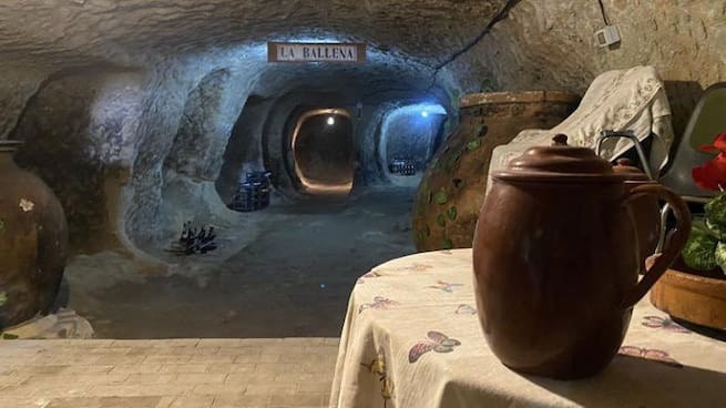 Un pueblo de Cuenca abre sus cuevas del vino para recaudar fondos y arreglar su iglesia