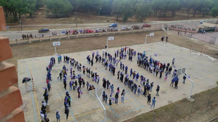 El director del IES Conde Lucanor, Rubén Franco, y dos alumnas, Julia Alonso y Cinthya Brockway repasan en Hoy por Hoy Peñafiel la problemática de la falta de la Autovía del Duero