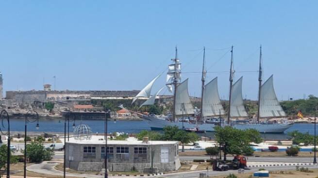 Libres para vivir separados en Cuba y España