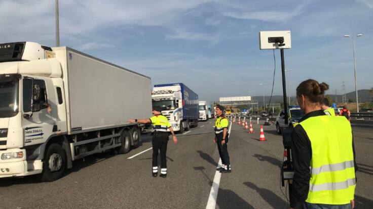 Reportatge. Els Mossos fan un macro control a camions