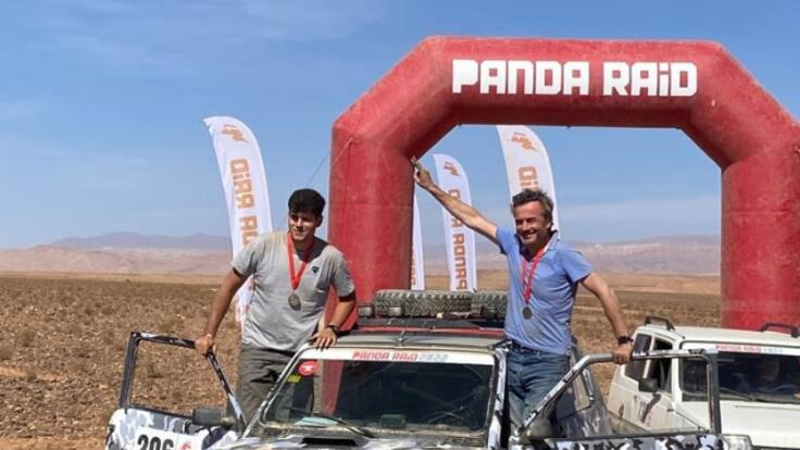 Los pilotos arandinos Tomás y Juan Olivares repasan en El Banquillo su reciente experiencia en la Panda Raid 2022