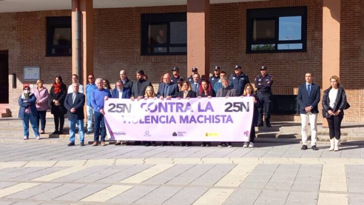 Cinco minutos de silencio y reacciones ante el último asesinato de violencia machista