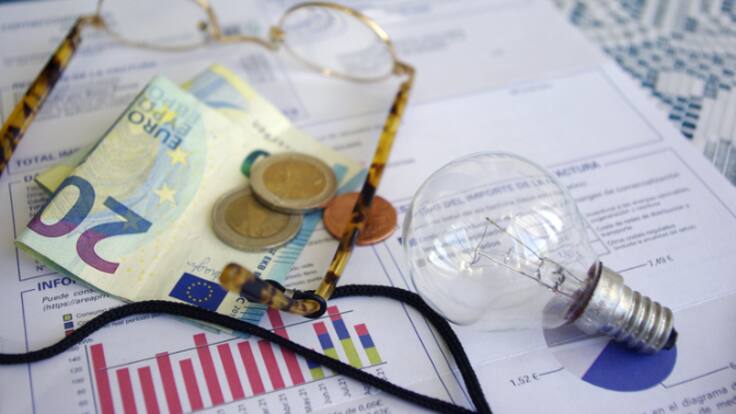 Con la luz, las cosas claras. campaña informativa de la UCE en Astuias