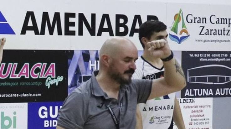 El entrenador de Zarautz, Iosu Landa, repasa en El Banquillo el duelo ante Tubos Aranda