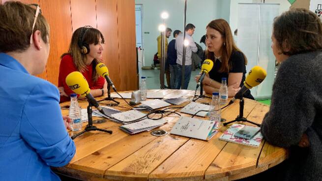 Mesa de Ciencia compuesta por un centro de investigación, un instituto y un cluster de empresas