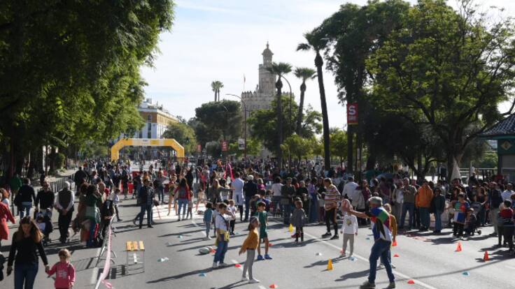 El ayuntamiento de Sevilla convierte el Paseo Colón en un gran espacio deportivo