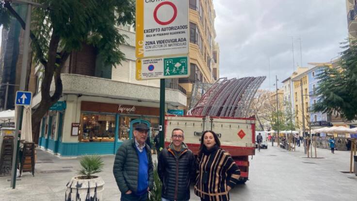 Entrevista a Julia Martínez, gerente de la Associació de Comerciants del Centre Històric de València y Toni Cassola, presidente de Amics del Carme