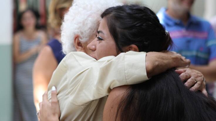 "Abrazamos a nuestros mayores"
