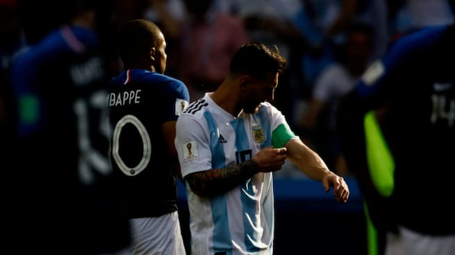 &quot;Es el día clave porque supone un giro de agujas definitivo, si Messi hinca la rodilla, Mbappé es el nuevo rey&quot;