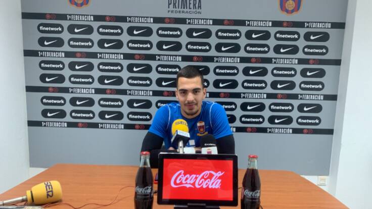 Dimitrios Stamatakis, portero del Eldense, antes de recibir al Brugos en Copa del Rey