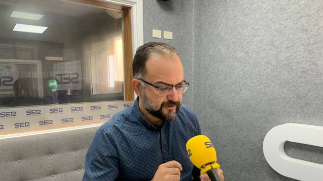 Entrevista al consejero de Podemos en el Cabildo de Lanzarote, Jorge Peñas, sobre el pleno extraordinario de Adislan