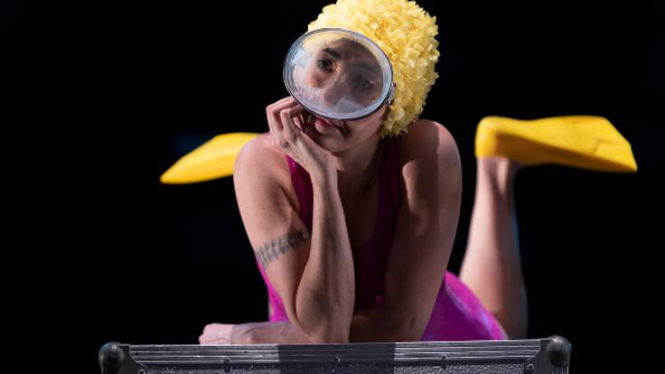 Todos formamos Feten, exclama orgullosa su directora creativa que celebra la vuelta a la práctica normalidad de la feria de las artes escénicas gijonesa.