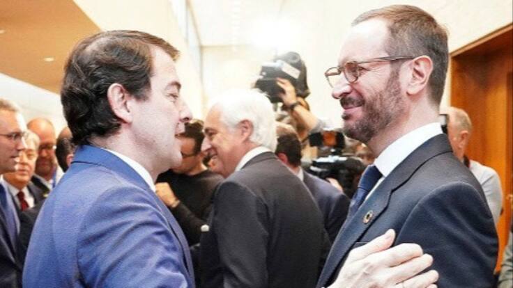 Javier Maroto (PP): "Casado sale reforzado y Mañueco esperará a tomar una decisión"