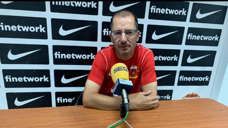 José Juan Romero, Ent. del C. D. Eldense, valora la situación del equipo tras el brote de COVID-19 y antes de recibir al Atl. Levante