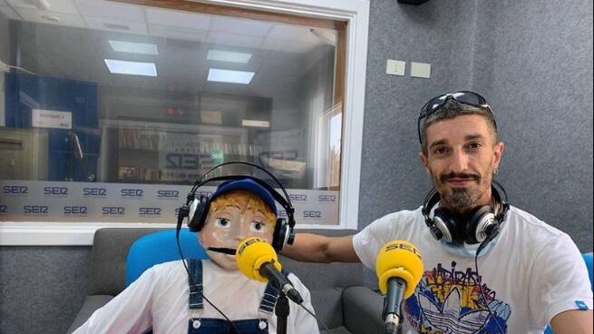 Fisquito prepara el disfraz del Carnaval 2022 con 'brillantejuelas'