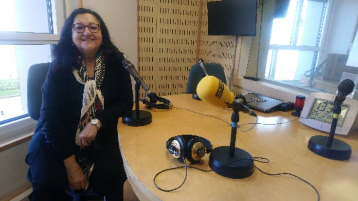 Inma Chacón de gira en Asturias presentando su séptima novela 'Los silencios de Hugo'