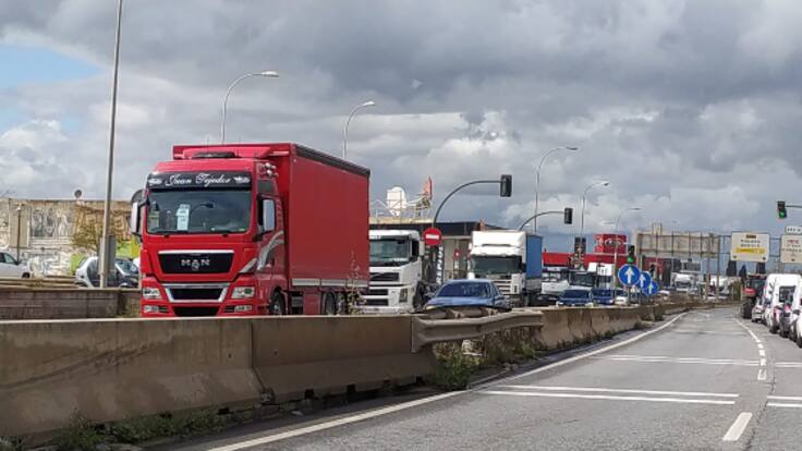 Huelga transportes: protesta camiones y tractores en Granada