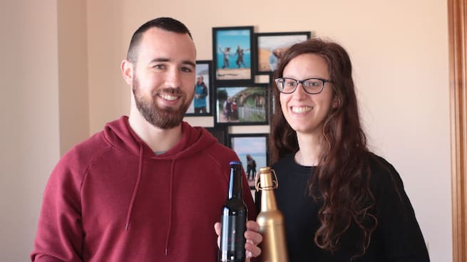 Hablamos con Christian Sierra y Elena Redondo que han creado en Getafe la mejor cerveza casera de España