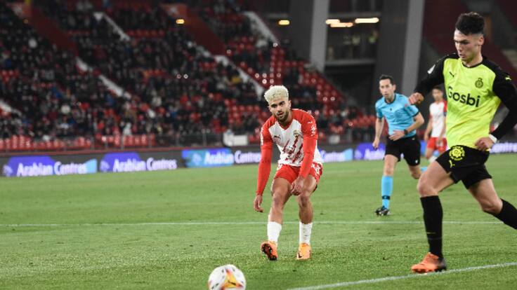 Arnau se dirige a la afición de la UD Almería