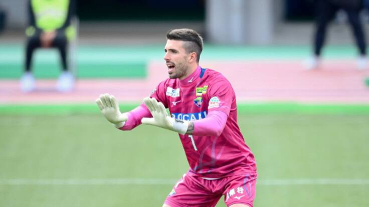 José Aurelio Suárez, portero gijonés del Tokushima Vortis