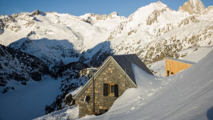 La vida a 2.200 metros: así es cuidar de un refugio de montaña