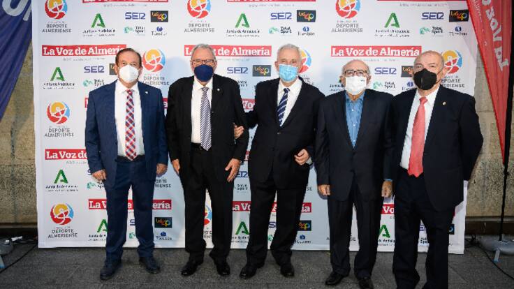 Los hombres de aquel UD Almería liderado por Guillermo Blanes.