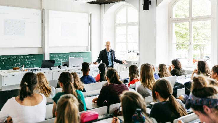 En la Ciberseguridad: Digitalización y ciberseguridad en la Universidad