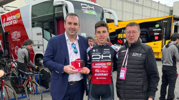 Hablamos con los responsables de Drone Hopper, fabricante de drones de Leganés y patrocinador de uno de los equipos más combativos del Giro de Italia 2022