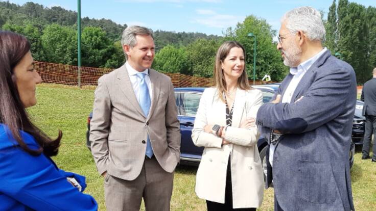 José Miñones, delegado del Gobierno en Galicia, sobre la glorieta entre la Nacional VI y la avenida Alfonso X en Lugo