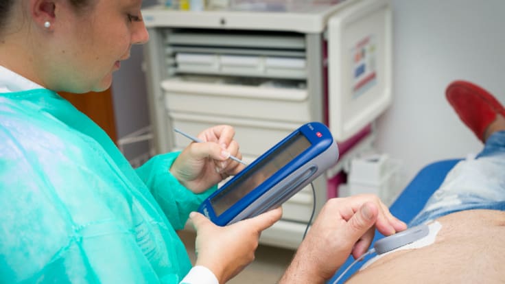 "No todo el mundo entiende que tengas que ir al baño 25 veces al día, o que vuelvas a usar pañal": hablan los enfermos de Crohn