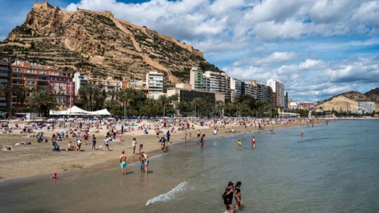 Alerta por ola de calor para este fin de semana en gran parte de España