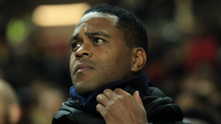 Patrick Kluivert: "Si un jugador quiere quedarse de verdad, y el club está en una situación tan difícil, hay que hacer algo como jugador"