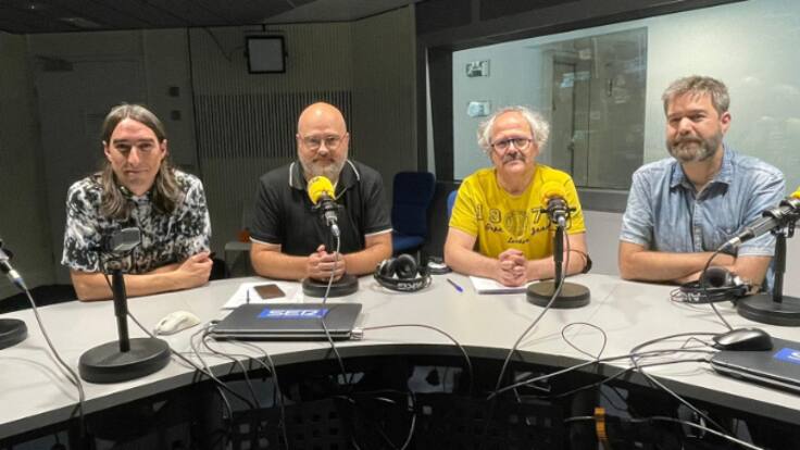 El sidecar | Vetusta Morla analiza la fama desde un escenario al que se sube el grupo folclórico El Naán