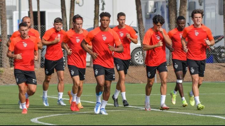 Carlos Kevin preparado para jugar en el primer equipo