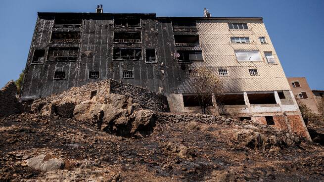 "Todo esta negro": la vuelta a casa a Bejís tras el incendio