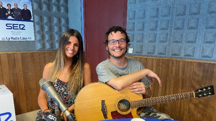 Los músicos de Formentera Mireia y Sant Genís despiden el 'Café Concierto' de este verano