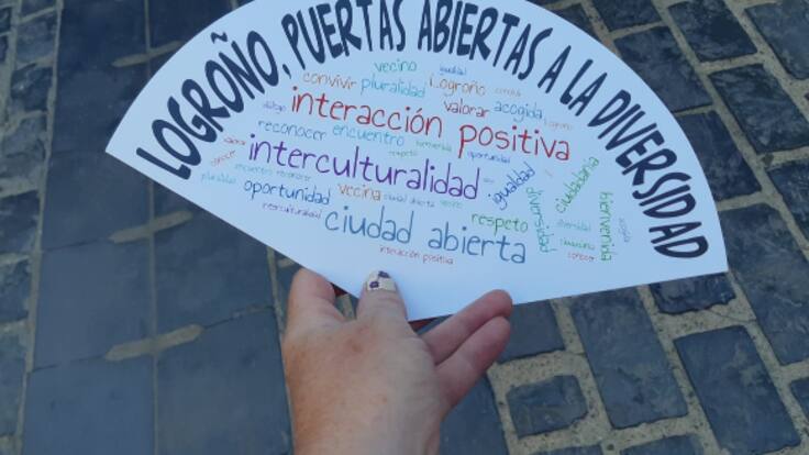 La plaza de San Bartolomé se llena de gastronomía y folklore del mundo en el 'San Mateo Intercultural'