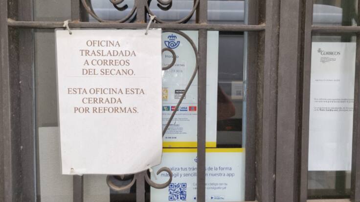 La oficina de Correos del centro de Algeciras continúa cerrada y sin comenzar las obras
