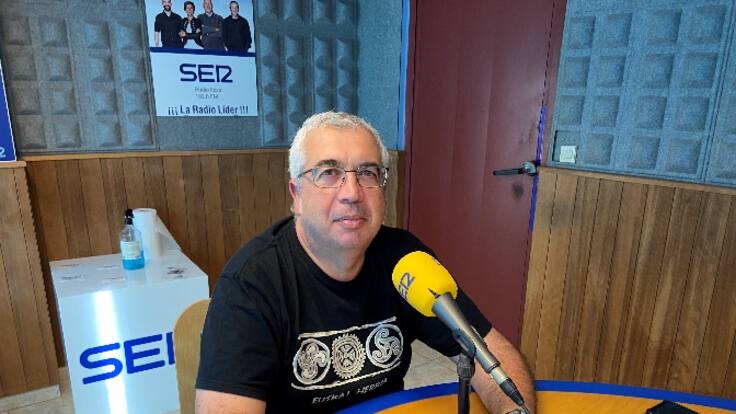 Un paseo por acantilados de vértigo en la costa de Sant Mateu