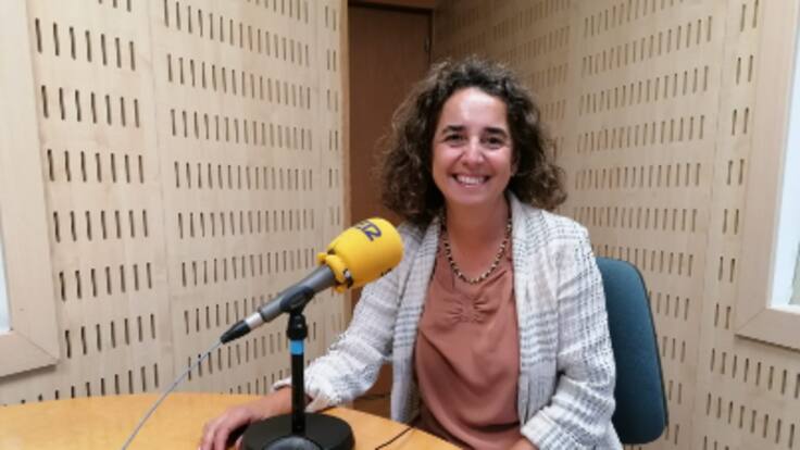 Ana Puerto, candidata a las primarias PSOE Gijón, en los estudios de SER Gijón