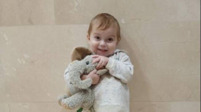 En Locos por Valencia hablamos con Cintia, la madre del niño con una enfermedad rara que busca el peluche que le acompaña a quirófano