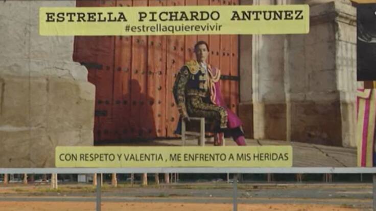 La pancarta publicitaria de la Maestranza por una vida digna