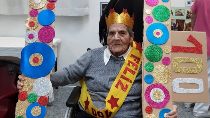 El homenaje a la centenaria Trinidad Domingo Olmedo que sus familiares han querido ofrecerles desde Radio Peñafiel Cadena SER