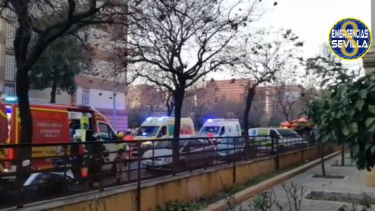 Julián Fernández, bombero de Sevilla: "El fuego es como una fiera que viene detrás de nosotros; hay que cortarle el paso cerrando las puertas"