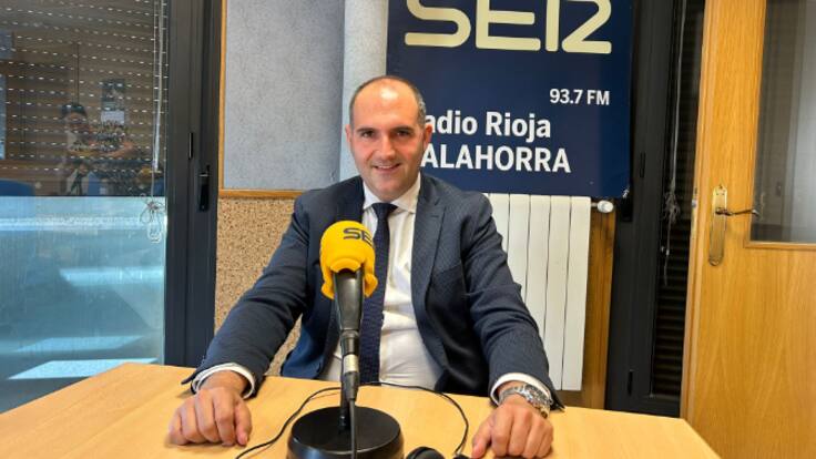 El alcalde de Cervera del Río Alhama se estrena en el nuevo espacio municipal de Radio Calahorra