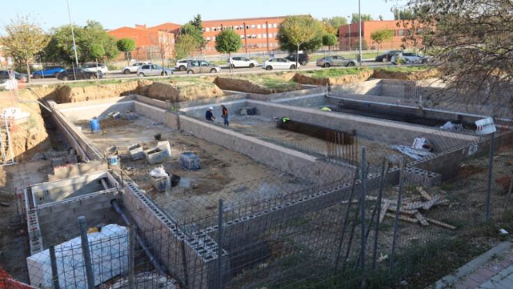 Javier Ayala, alcalde de Fuenlabrada, habla de la nueva sede de Cruz Roja que este miércoles ha puesto su primera piedra.