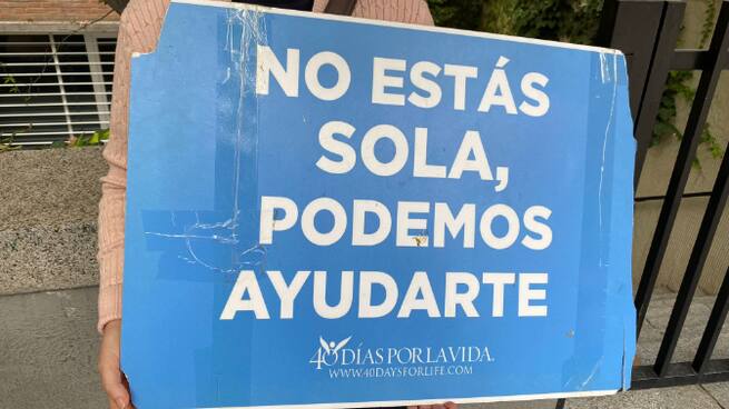 Rezar delante de las clínicas de aborto no es delito