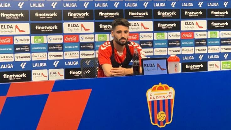 Cris Montes, futbolista del Eldense, antes de recibir a la S. D. Amorebieta