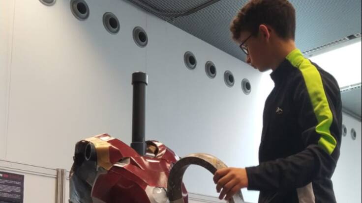 El Iron Man de casi tres metros creado por un alumno de Manzanares